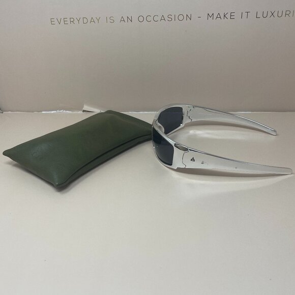 Aire | Scorpian Sunglasses in Black & Smoke Mono - Picture 2 of 8